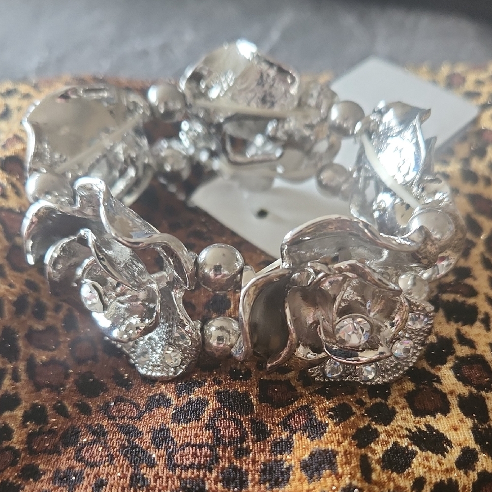 Bling Bracelet Silver Floral Stretch w/ big centre "rhinestone" and 4 smaller - Picture 3 of 4
